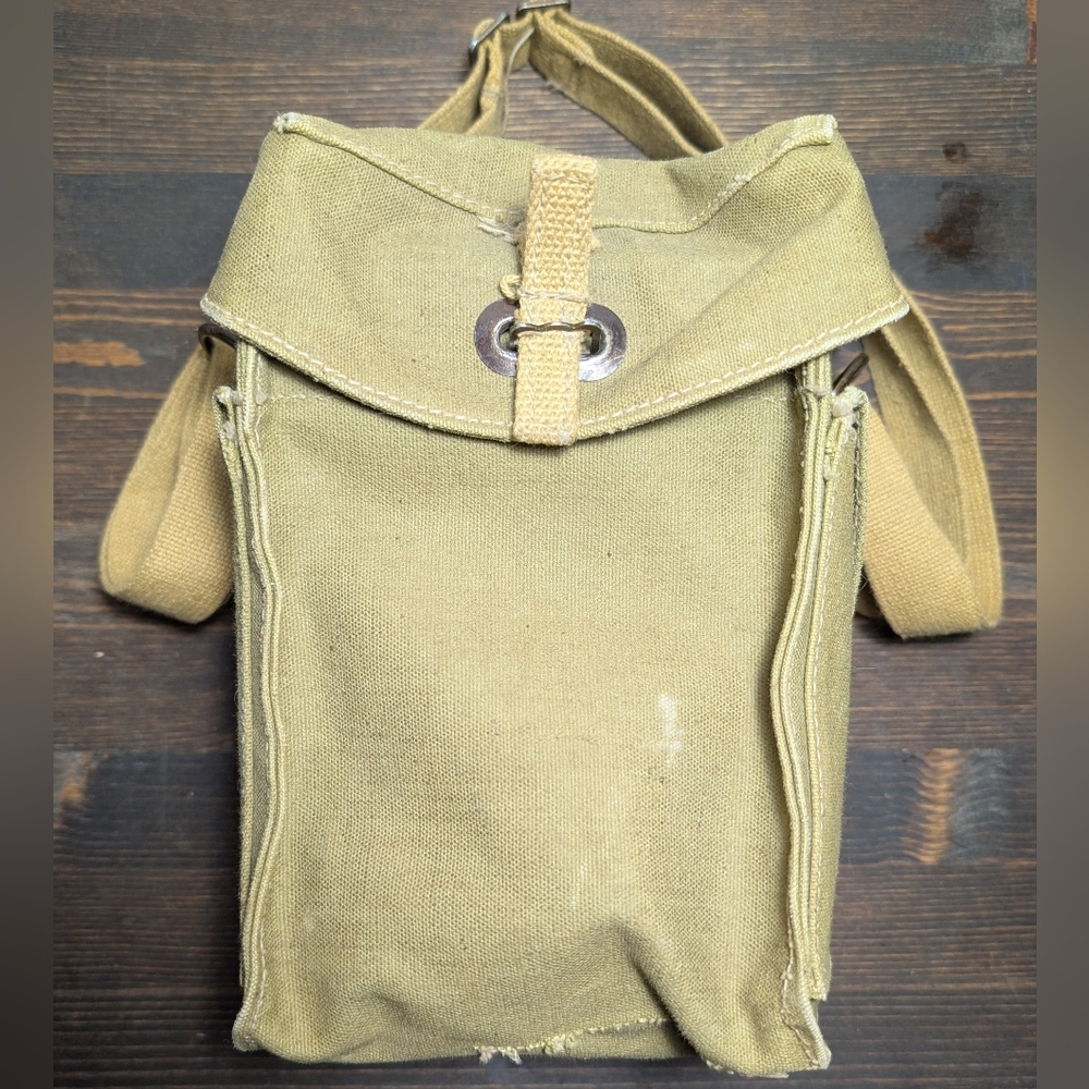 Vintage WWII Canadian - British WW2  Light II Respirator Gas Mask Bag Pouch